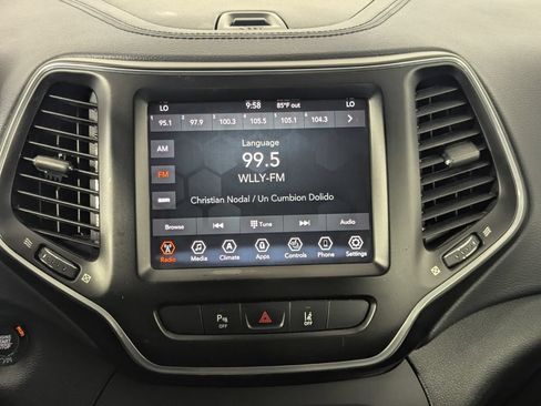 Used 2021 Jeep Cherokee Latitude Lux w/ Comfort/Convenience Group FWD image 18