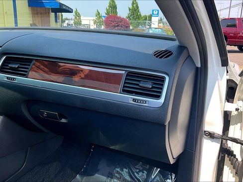 Used 2011 Volkswagen Touareg VR6 AWD/4WD image 19