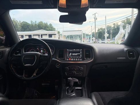 Used 2018 Dodge Charger R/T Scat Pack image 24