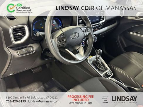 Used 2024 Hyundai Venue SEL image 17