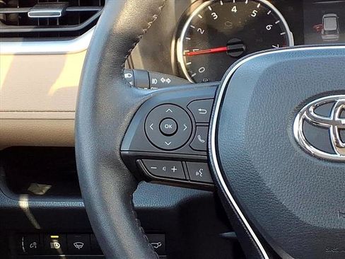 Used 2021 Toyota RAV4 XLE Premium image 26