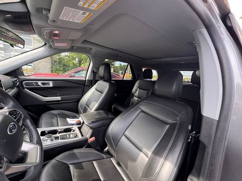 Certified 2023 Ford Explorer XLT w/ Equipment Group 202A AWD/4WD image 9