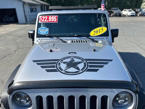 Used 2015 Jeep Wrangler Unlimited Rubicon w/ Connectivity Group AWD/4WD image 8