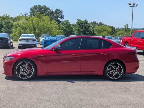 Used 2022 Alfa Romeo Giulia Veloce RWD image 6