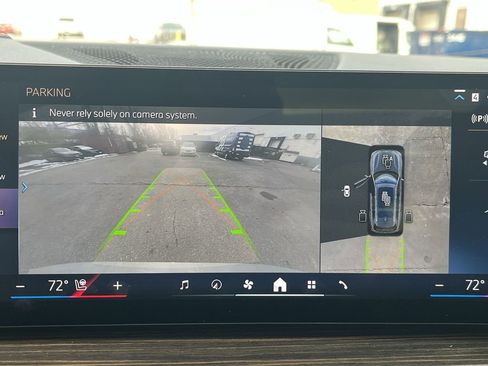 Certified 2024 BMW X7 xDrive40i w/ Premium Package image 17