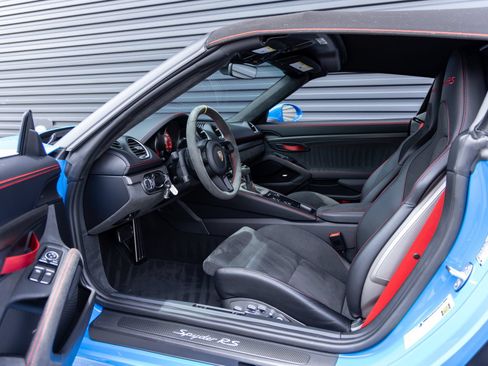 Certified 2025 Porsche 718 Boxster Spyder RS RWD image 23