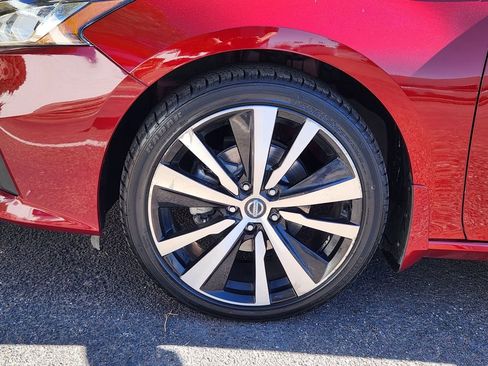 Used 2019 Nissan Altima 2.5 SR w/ SR Premium Package image 17