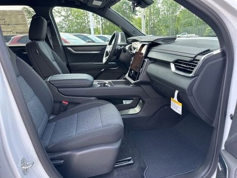 New 2025 GMC Acadia Elevation image 25