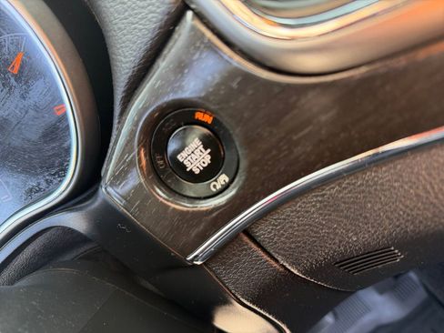 Certified 2018 Jeep Grand Cherokee Limited image 17