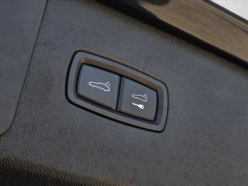 Used 2019 Porsche Cayenne w/ Premium Plus Package image 27