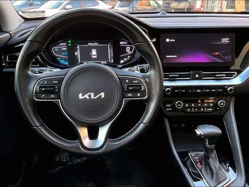 Used 2022 Kia Niro Touring Special Edition image 8