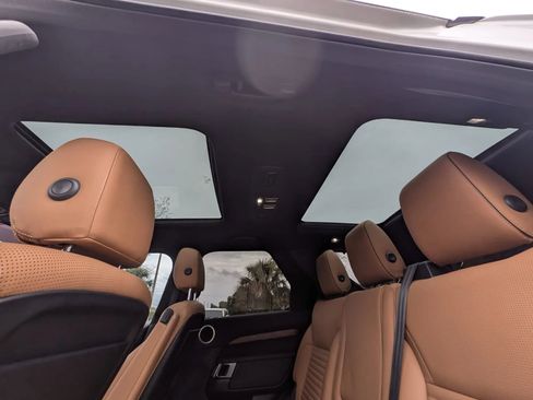 Used 2018 Land Rover Discovery HSE AWD/4WD image 16