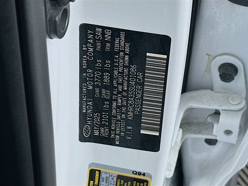 Used 2025 Hyundai Venue SEL image 12