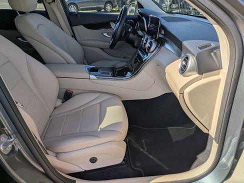 Used 2021 Mercedes-Benz GLC 300 image 21