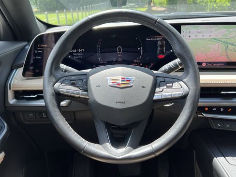 Used 2025 Cadillac XT4 Premium Luxury FWD image 18