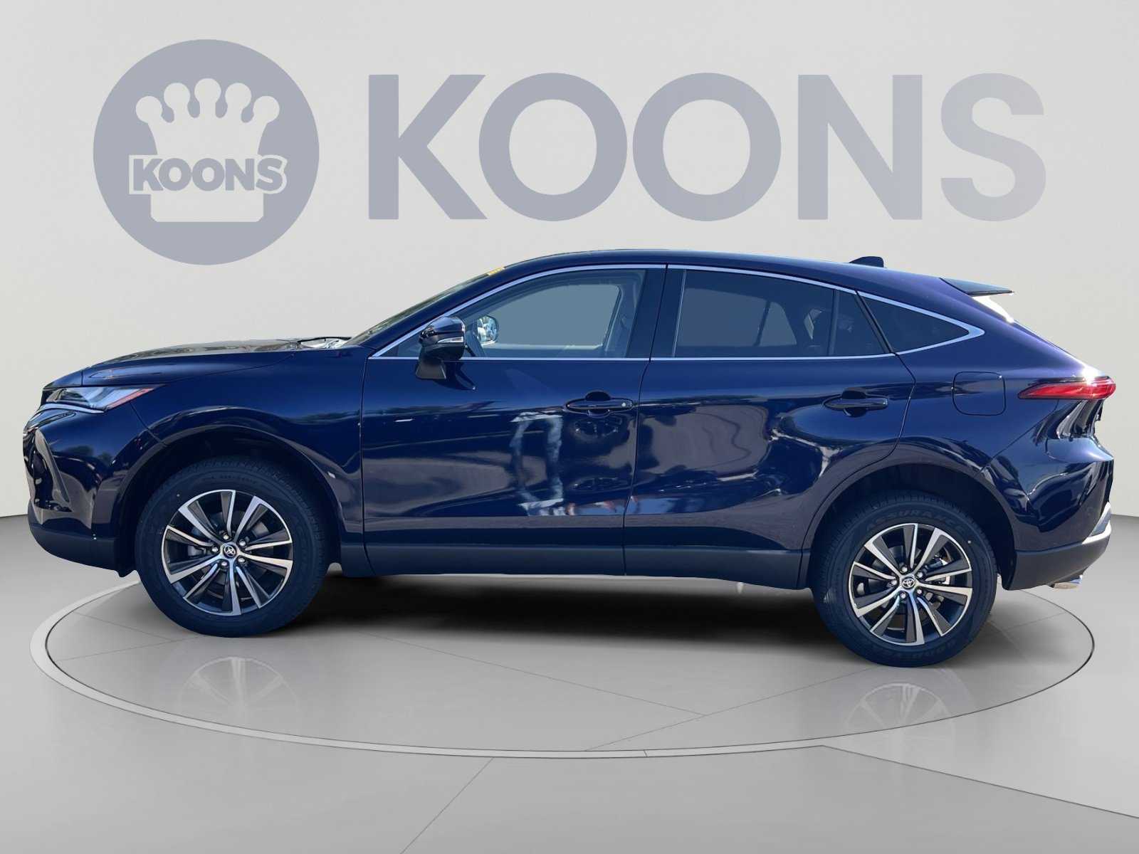 Used 2023 Toyota Venza LE AWD/4WD image 2