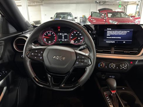 Used 2025 Chevrolet Trax RS FWD image 11