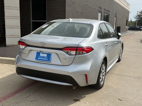 Used 2021 Toyota Corolla LE image 5
