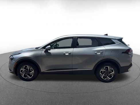 Used 2025 Kia Sportage LX FWD image 9