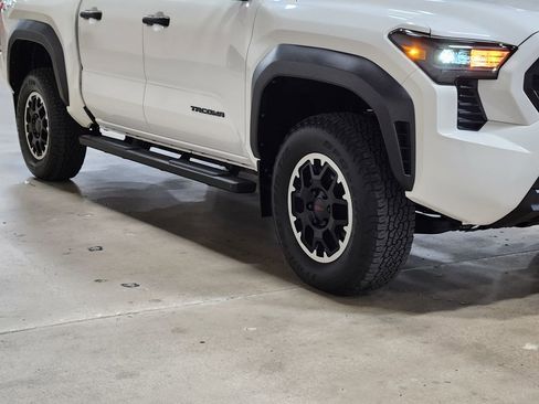 Used 2024 Toyota Tacoma TRD Off-Road image 17