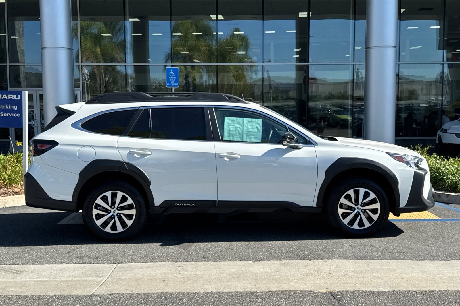 Used 2025 Subaru Outback Premium AWD/4WD image 3