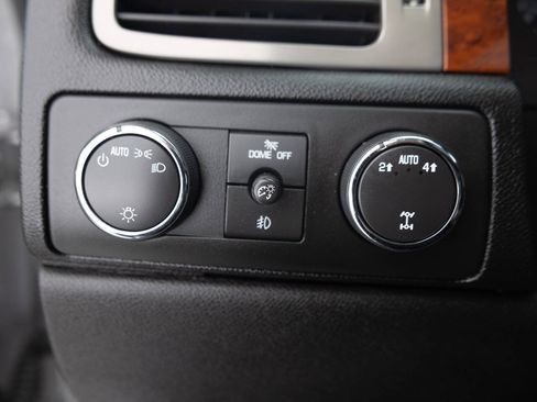 Used 2013 Chevrolet Suburban LT w/ Luxury Package AWD/4WD image 44