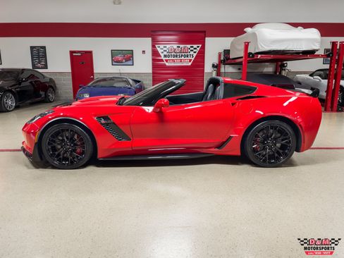 Used 2019 Chevrolet Corvette Z06 RWD image 2