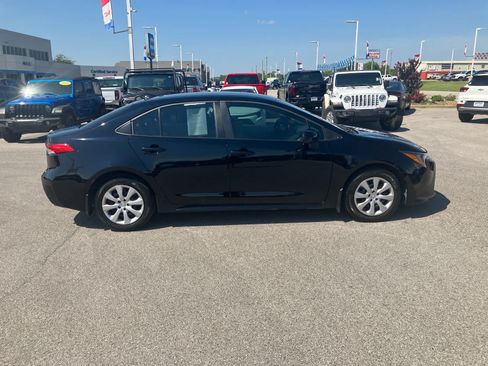 Used 2025 Toyota Corolla LE FWD image 8