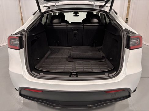 Used 2024 Tesla Model Y Long Range image 27