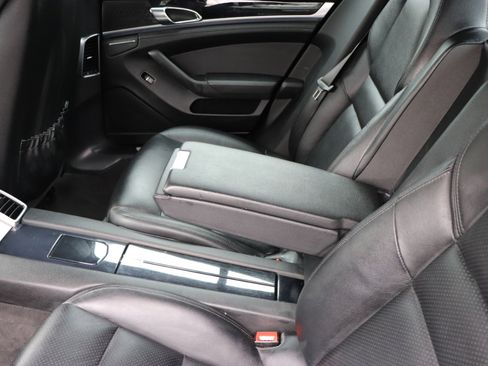 Used 2016 Porsche Panamera 4 image 25