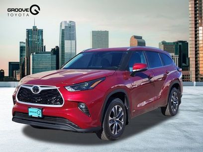 New 2025 Toyota Highlander XLE