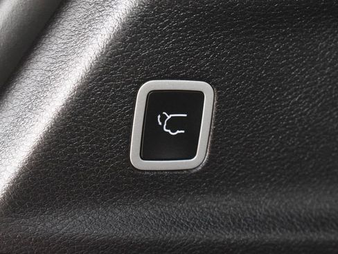 Used 2025 Chrysler Pacifica Select image 20