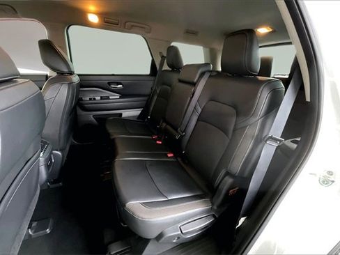Used 2024 Nissan Pathfinder SL w/ Lighting Package (N92) image 19
