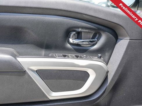 Used 2017 Nissan Titan SV RWD image 16