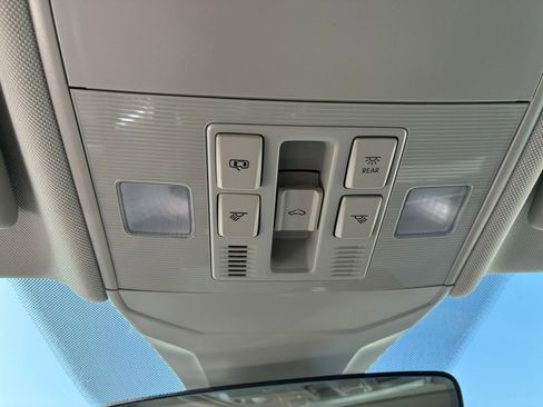 Used 2025 Volkswagen Jetta SE image 29