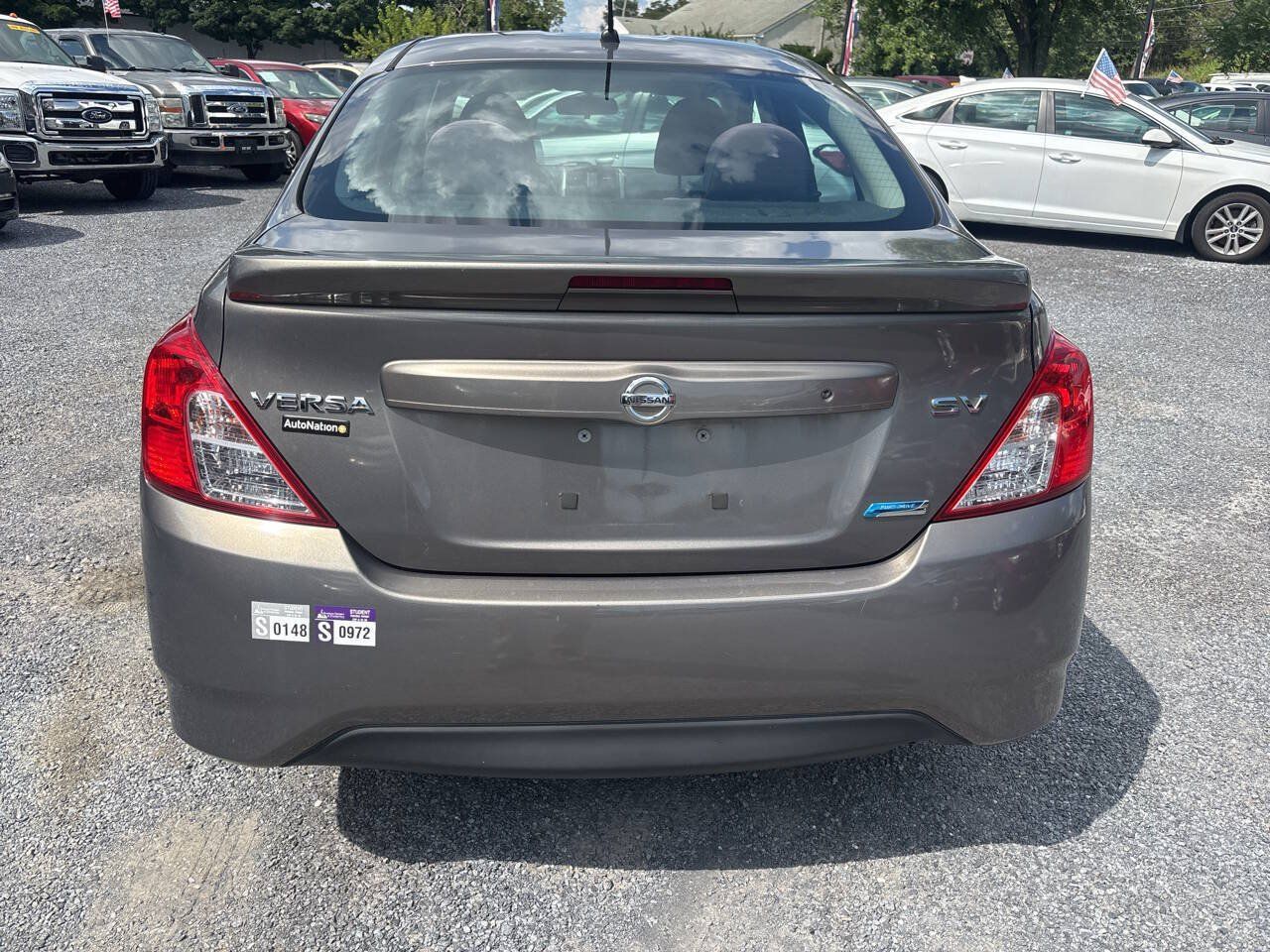 Used 2015 Nissan Versa SV FWD image 9