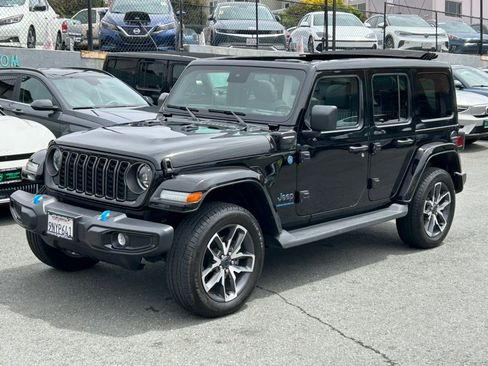Used 2024 Jeep Wrangler Unlimited w/ LED Headlamp & Fog Lamp Group AWD/4WD image 2