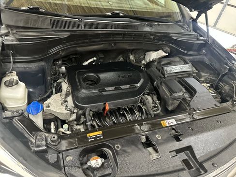 Used 2017 Hyundai Santa Fe Sport FWD image 30