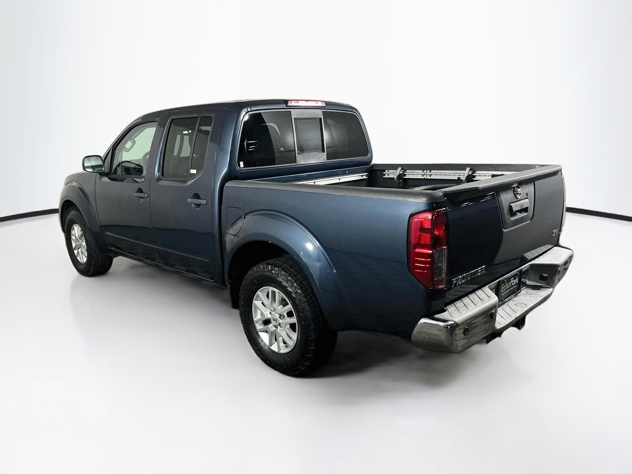 Used 2015 Nissan Frontier SV w/ SV Value Truck Package RWD image 5