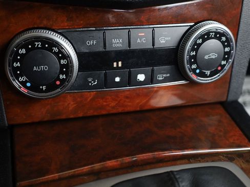 Used 2011 Mercedes-Benz C 300 4MATIC Sedan image 39
