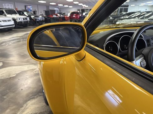 Used 2004 Chevrolet SSR w/ Preferred Equipment Group RWD image 16