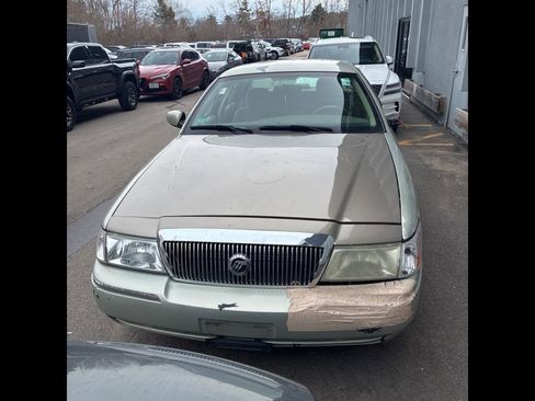 Used 2005 Mercury Grand Marquis GS image 1