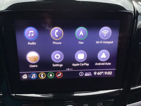 Used 2021 Chevrolet Traverse Premier FWD image 17