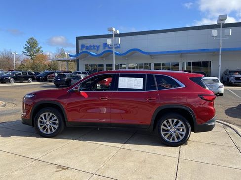 Used 2025 Buick Enclave Preferred w/ Power Package image 6