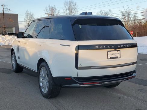 New 2025 Land Rover Range Rover SE image 2