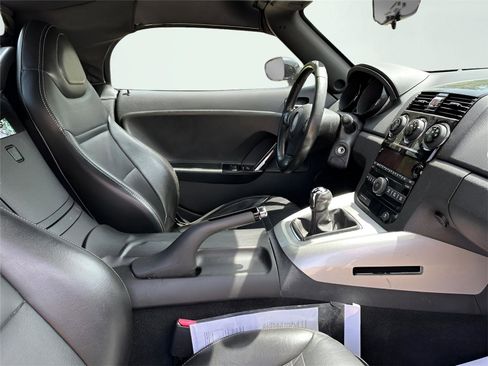 Used 2008 Saturn Sky w/ Weekend Getaway Package image 14