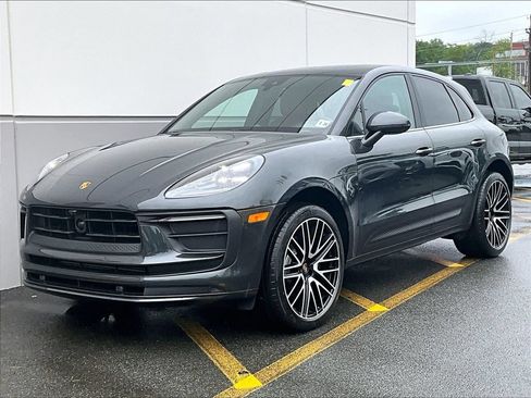 Certified 2023 Porsche Macan AWD/4WD image 1
