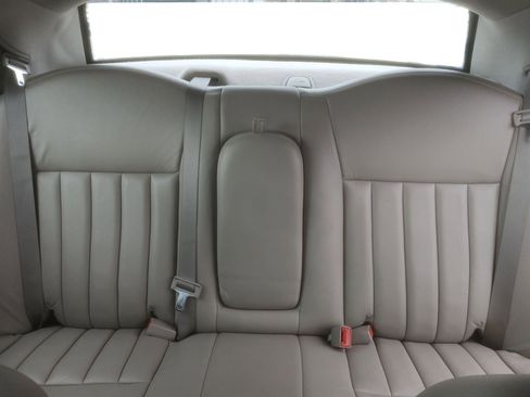 Used 2003 Lincoln Town Car Signature image 15