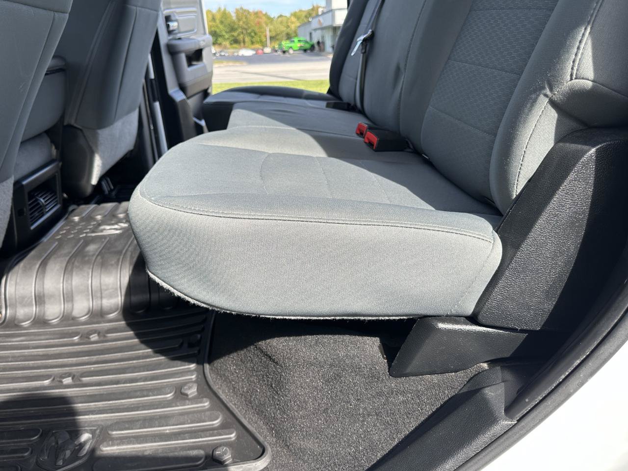 Used 2018 RAM 1500 SLT AWD/4WD image 30