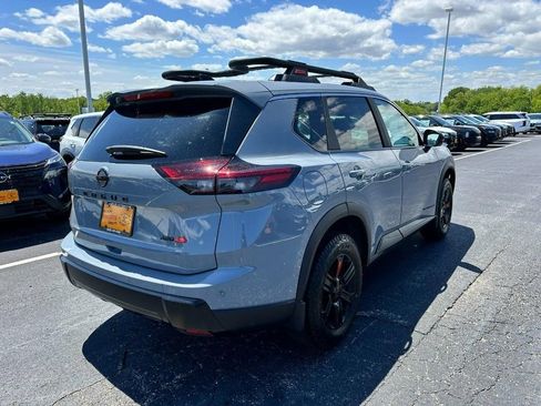Used 2026 Nissan Rogue SV AWD/4WD image 3